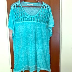 Maurice’s short sleeve shirt lattice front